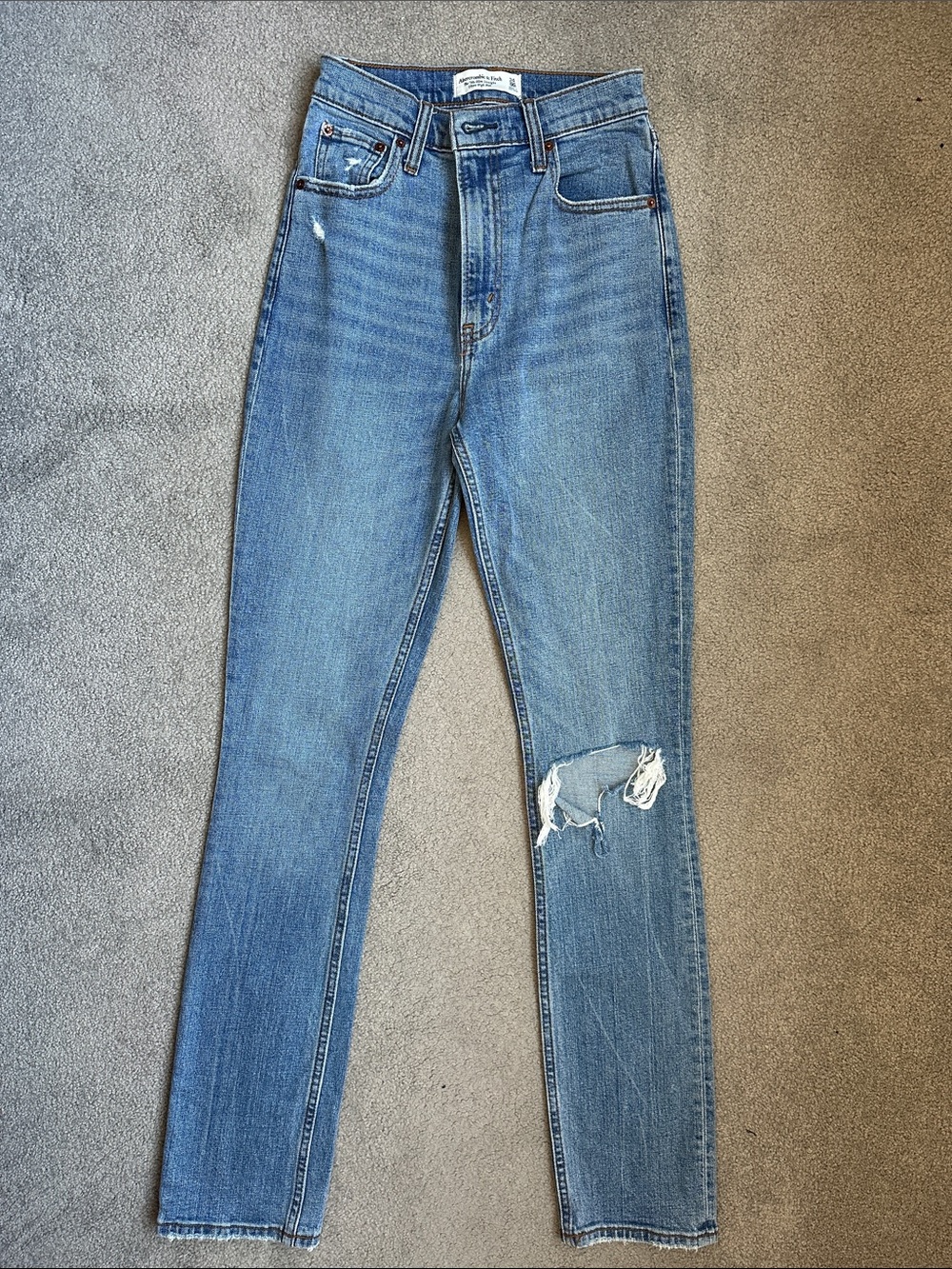 Abercrombie & Fitch Ultra High Rise 90s Slim Straight Jean Size 24 Regular